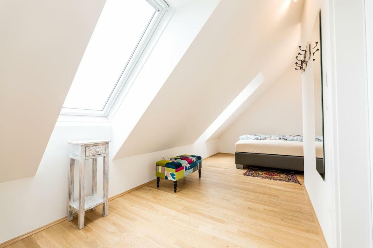 Grosse Dachgeschosswohnung Im Herzen Von กราซ ภายนอก รูปภาพ